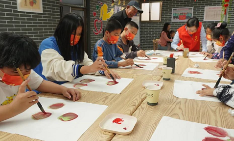 夏庄镇复兴少年宫开展重阳节书画培训活动