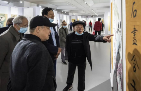 鄂州市老年书画作品展在市图书馆举办