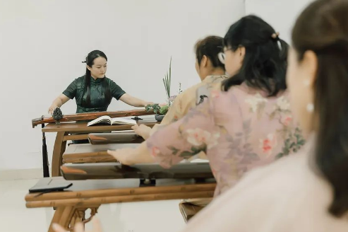 清风入弦，青州市文化馆举办古琴雅集活动