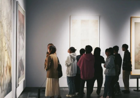 “源·流——湖南工笔画70年”展览在湖南美术馆开幕