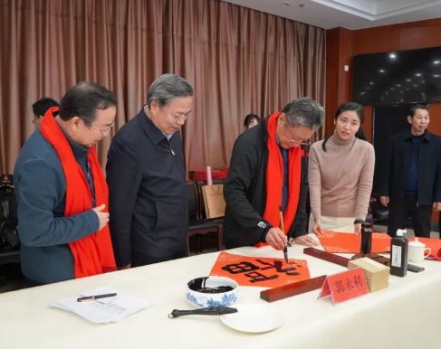 “万福迎春”慰问老党员老干部书法公益活动在石家庄举行
